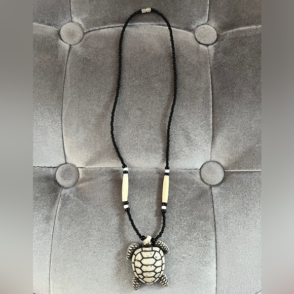 Jewelry - Beaded Turtle Hawaiian necklace